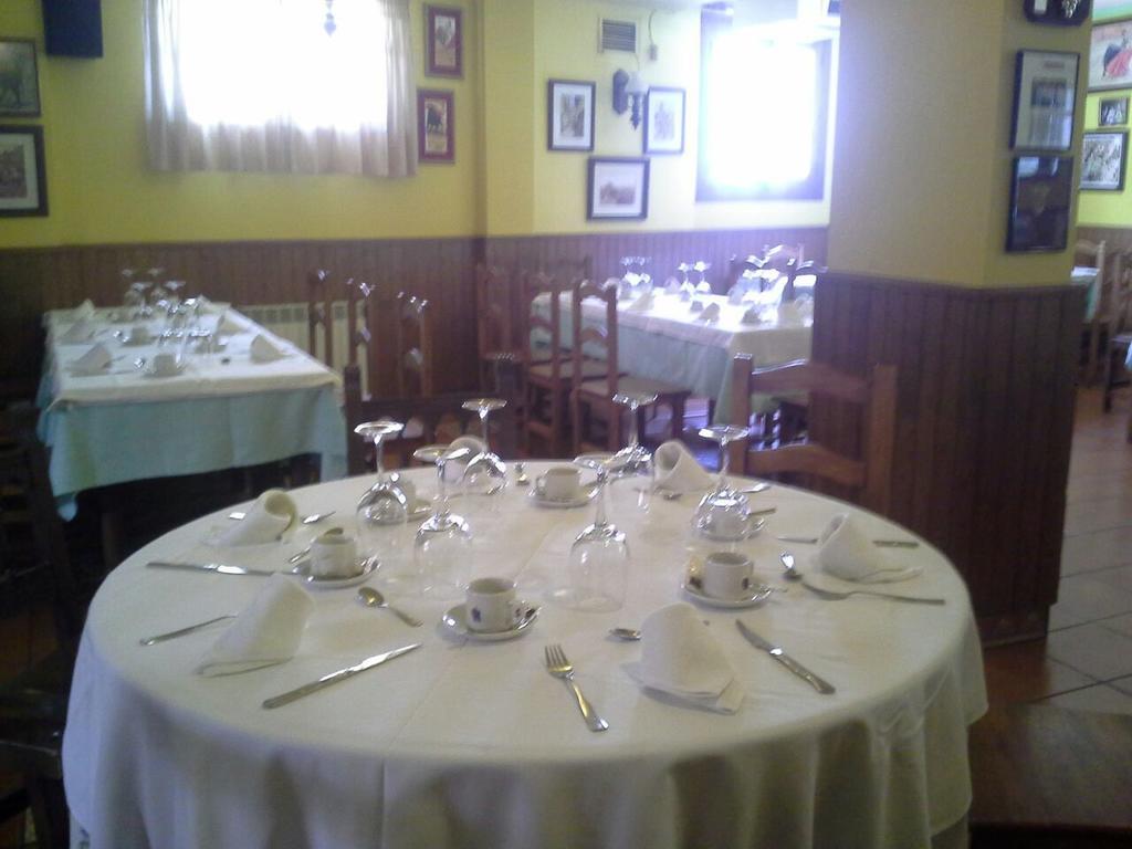 Hostal Restaurante Villa De Сепульведа Экстерьер фото